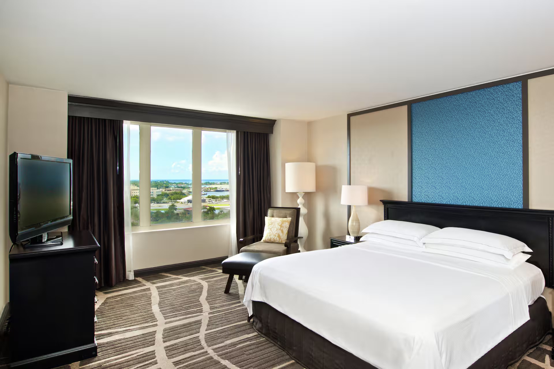 Hilton king suite bedroom